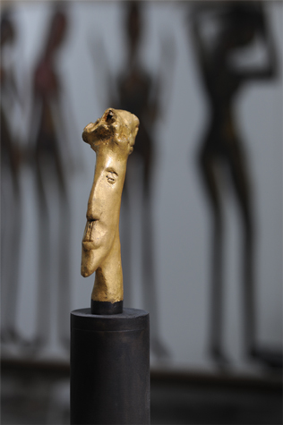 Medium: 'Gold', Size: '20 x 8 x 5 cm'